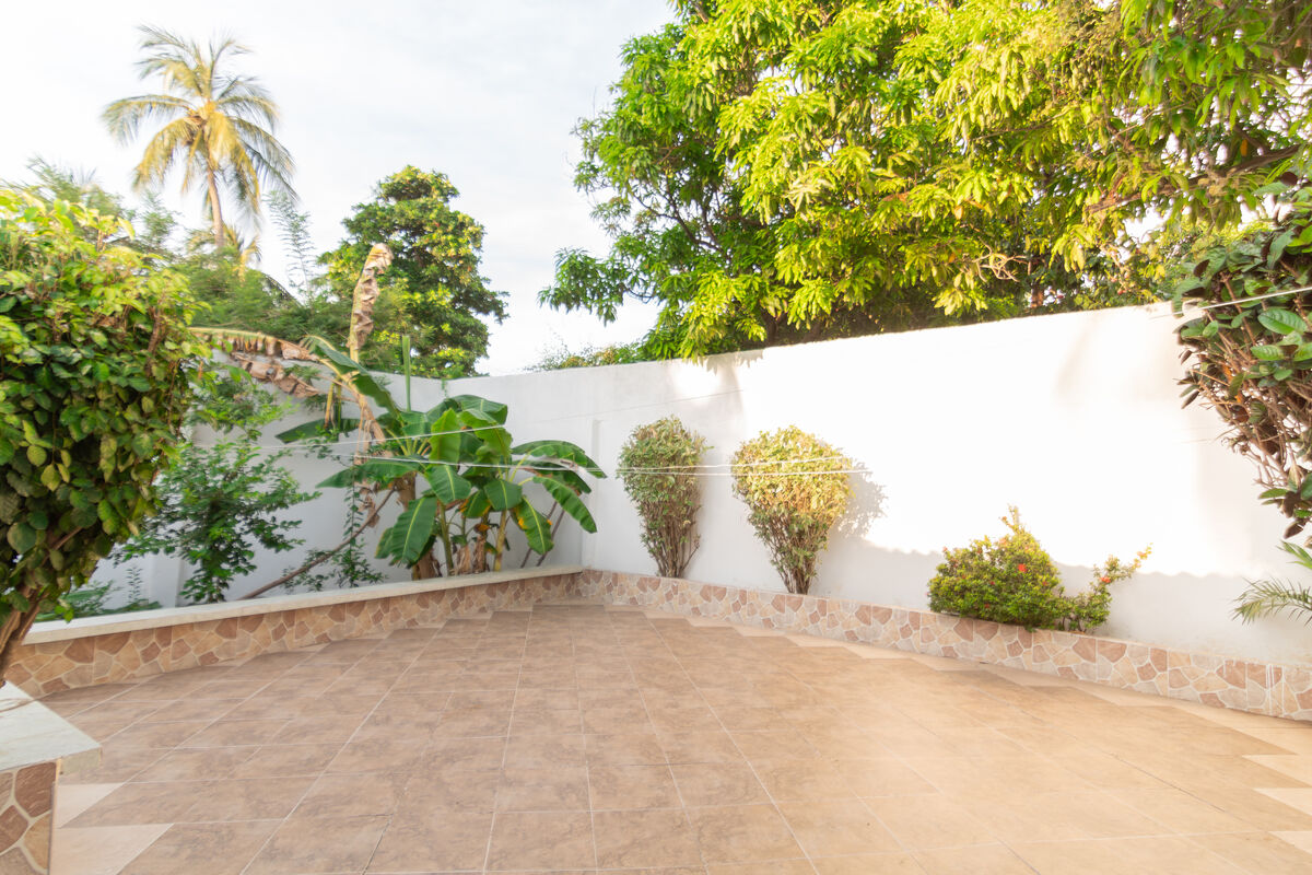 Casa Gabito east patio