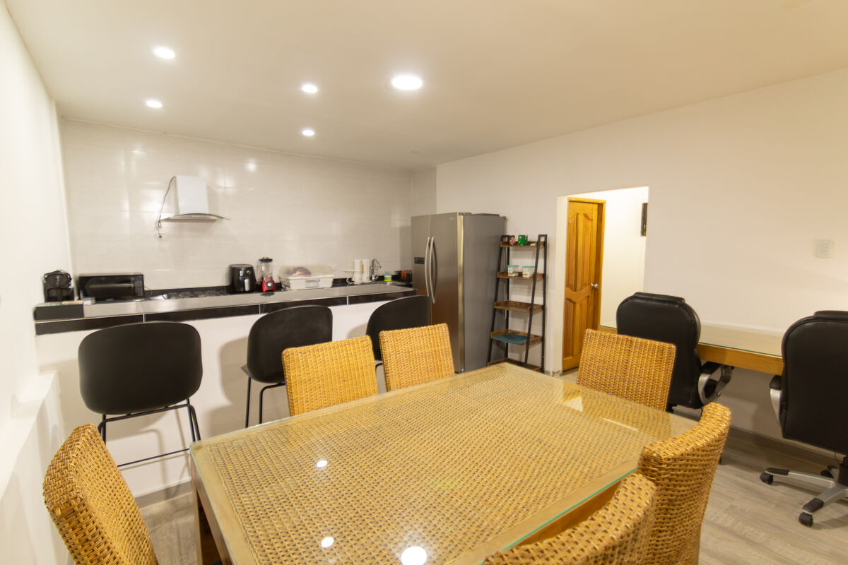 Kitchen with full appliances